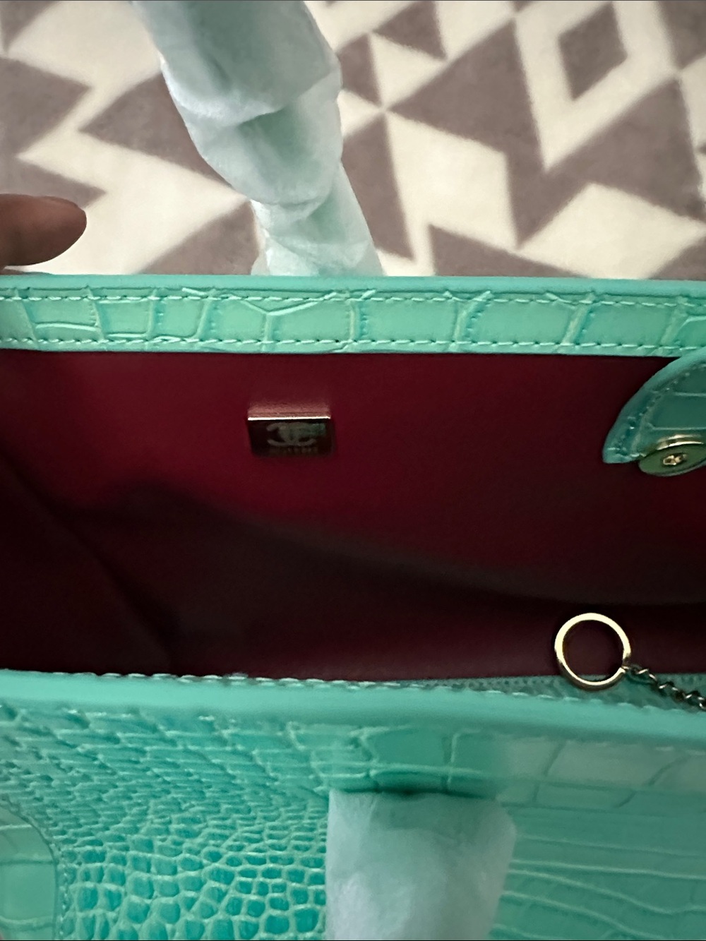 Elegant Mint Green Croc-Embossed Tote with Gold Hardware - Picture 9 of 9
